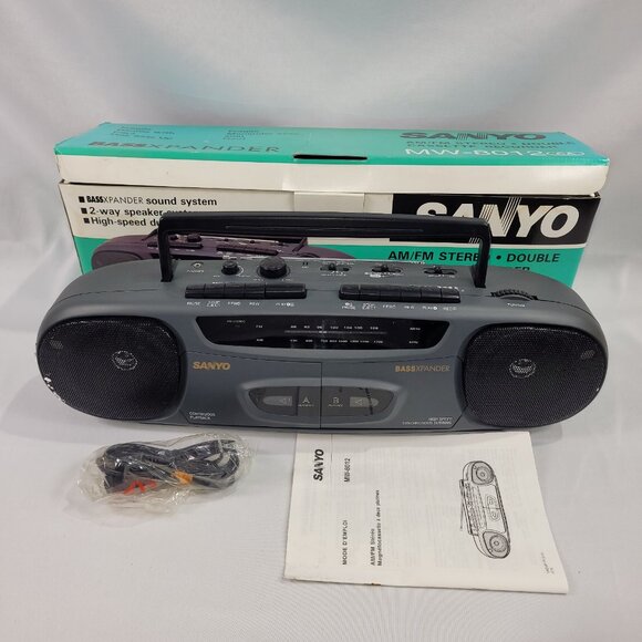 Sanyo MW-8012 Dual Tape Player Ghetto Blaster AM/FM Double Cassette Recorder - Picture 2 of 2